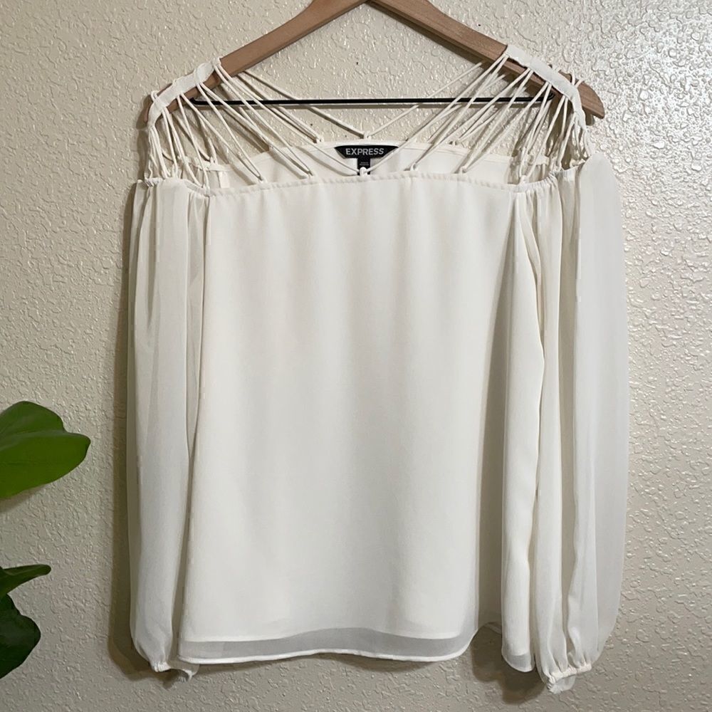 EXPRESS | strapy shoulder flowy top